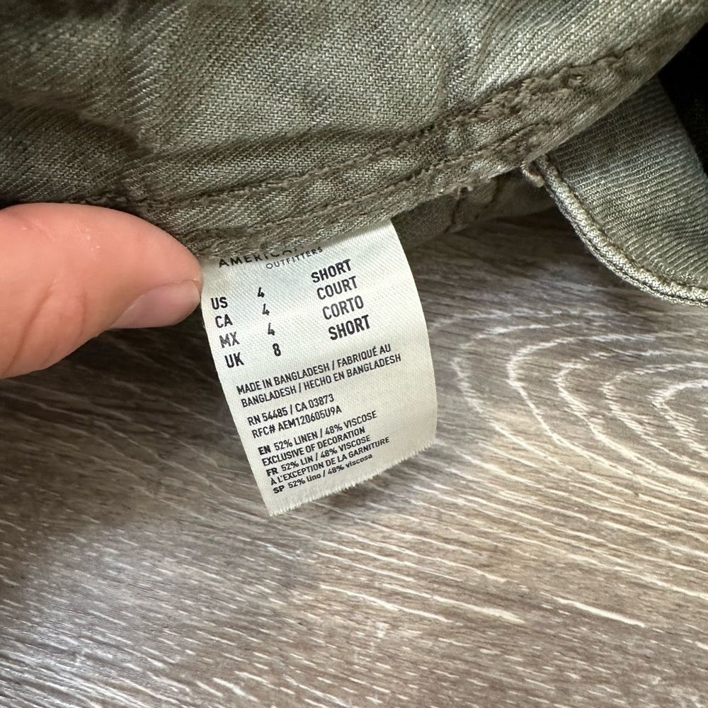 American Eagle Outfitters Khaki Cargo Pants Sz 4 SHORT - Picture 4 of 4